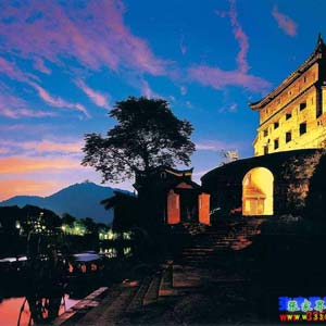 喜樂L線：天門山、張家界、袁家界、猛洞河、鳳凰古城超經(jīng)典五日游