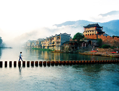 長(zhǎng)沙往返A(chǔ)9線：鳳凰古城、德夯苗寨、矮寨吊索橋品質(zhì)純玩兩日游